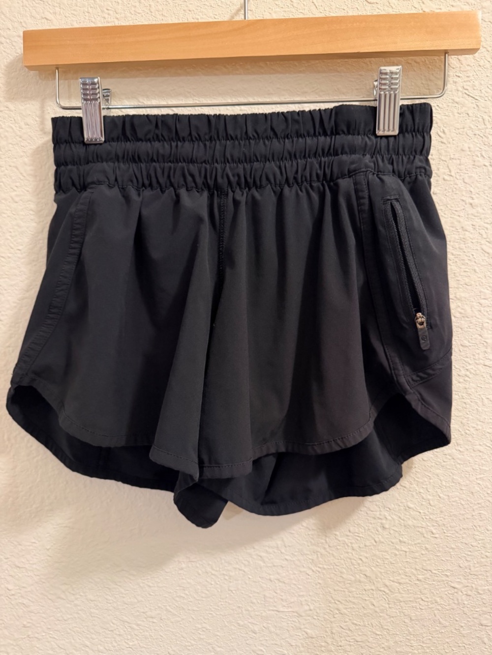 Lululemon Size 4 Bundle | Tracker Shorts & Warm Down Joggers - Picture 4 of 10